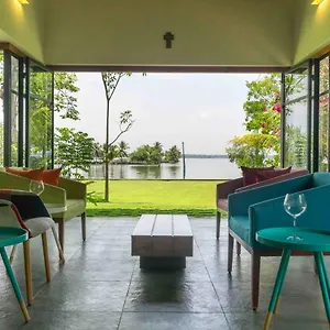 Cheppanam House With Backwater View And Pvt Lawn By Stayvista Villa Kochi